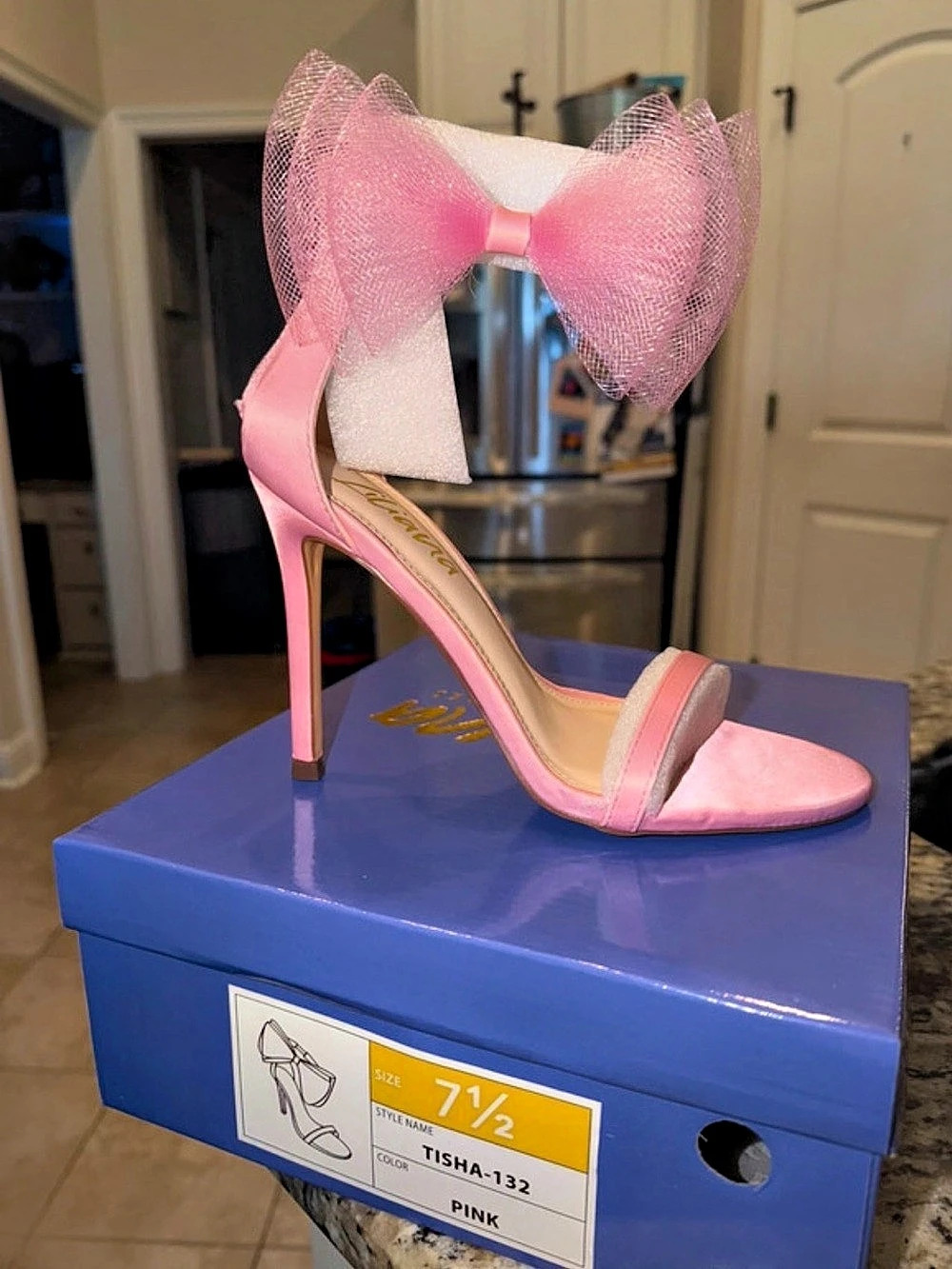 Luigi Pink Bow Heels US 7.5 Like New